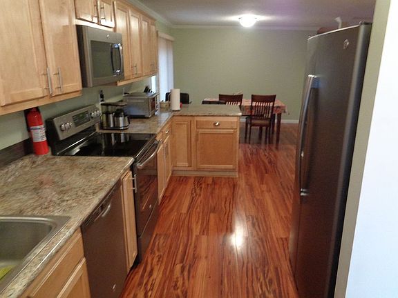 3rd image of 814 Commerce Lndg