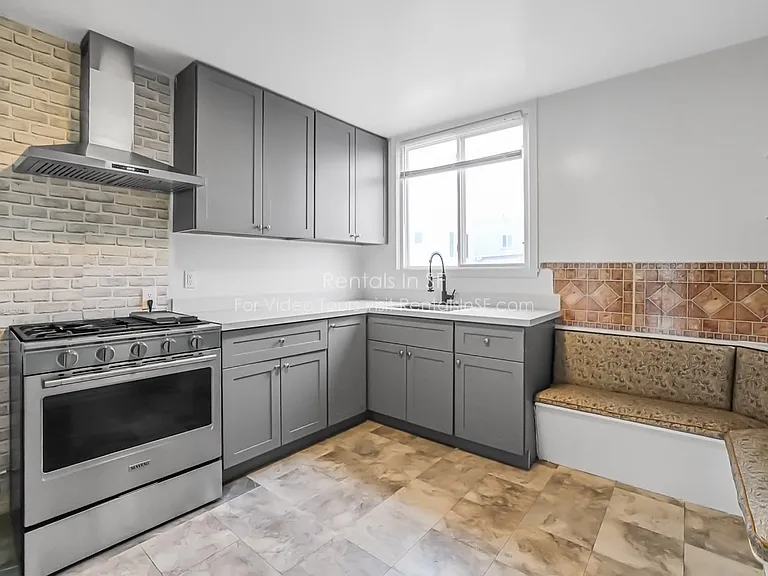 1714 44th Ave — Photo 3
