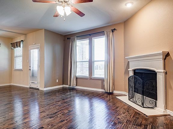 3rd image of 940 Lancashire Ln