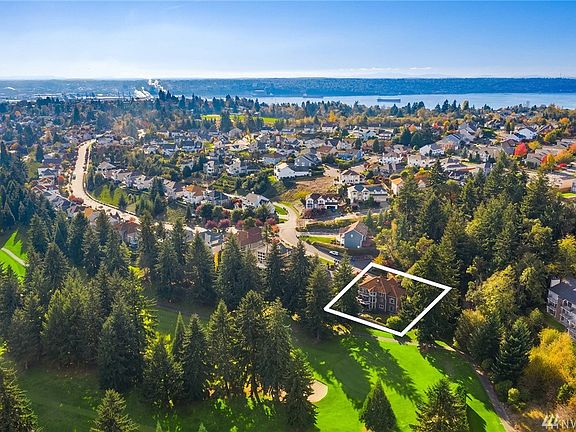 3rd image of 4527 Country Club Dr NE