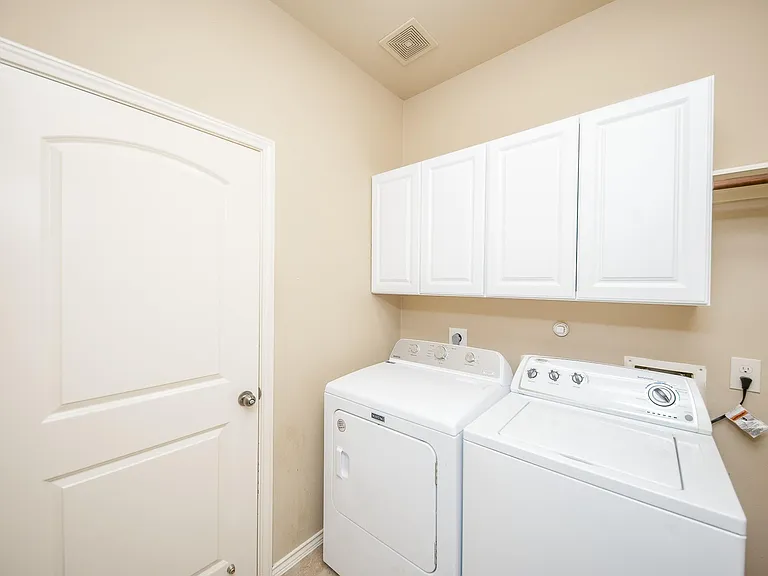 4019 Windmill Creek Dr — Photo 2