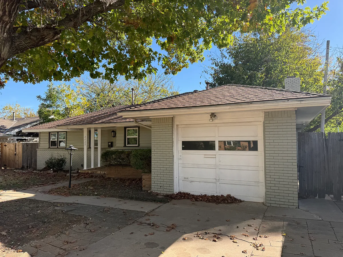 Building Photo - 2428 Ashley Dr