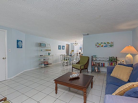 Living room / dining area