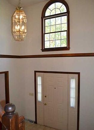 2nd image of 304 Winchester Ct