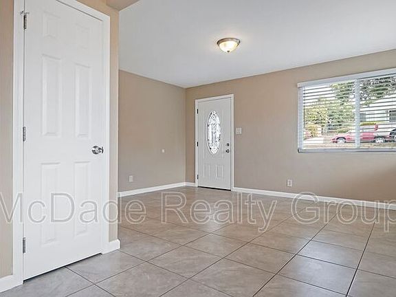 2nd image of 2122-2124 Drescher St Unit 2122