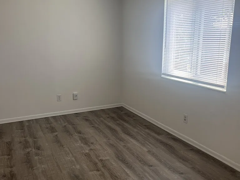 1034-1038 Cherry Dr — Photo 10
