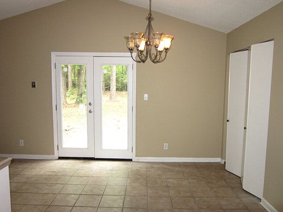 5th image of 136 Deerfield Dr
