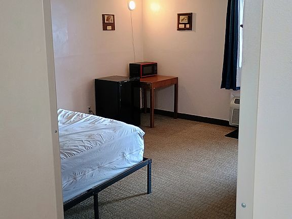 5th image of 960 N 3rd St #40