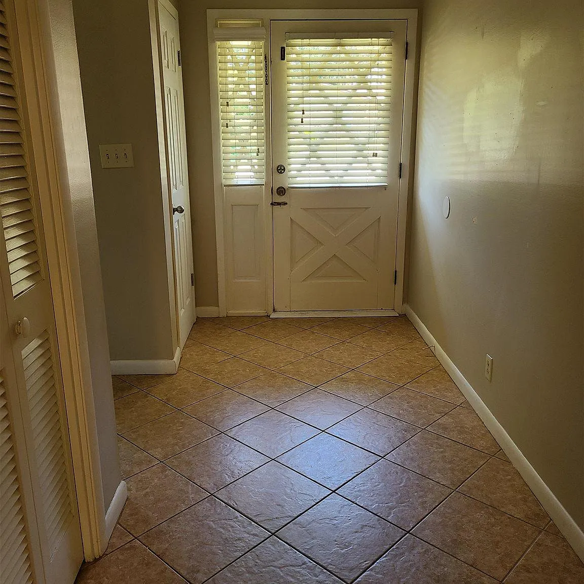 3 bed, 1295 sqft, $1,775 — Photo 2