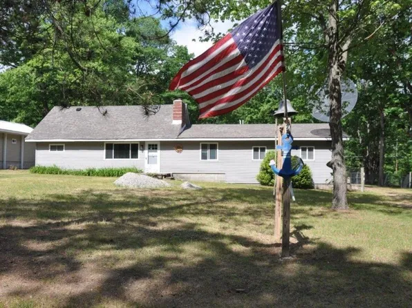 136 Lasalle Ave, Houghton Lake, MI 48629