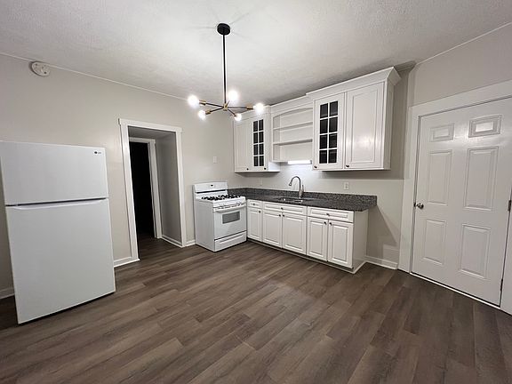 3rd image of 135 S 5th St #1