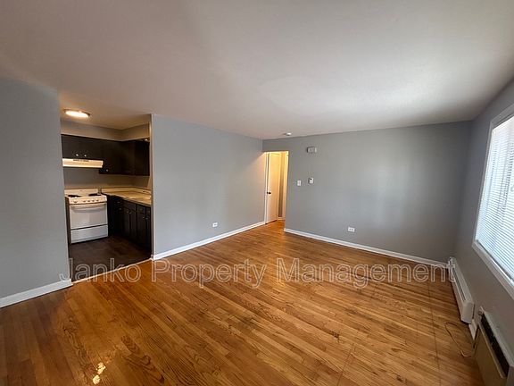 2nd image of 10720 S Ridgeland Ave APT 4