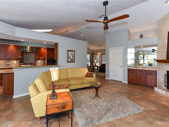 4th image of 823 Harrowood Ct