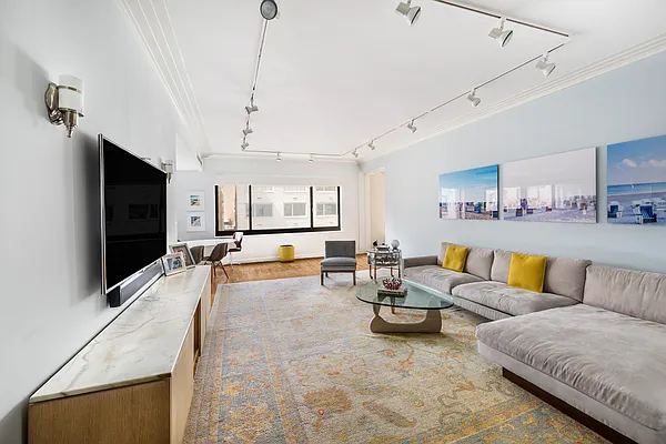 Sold by Compass | media 18