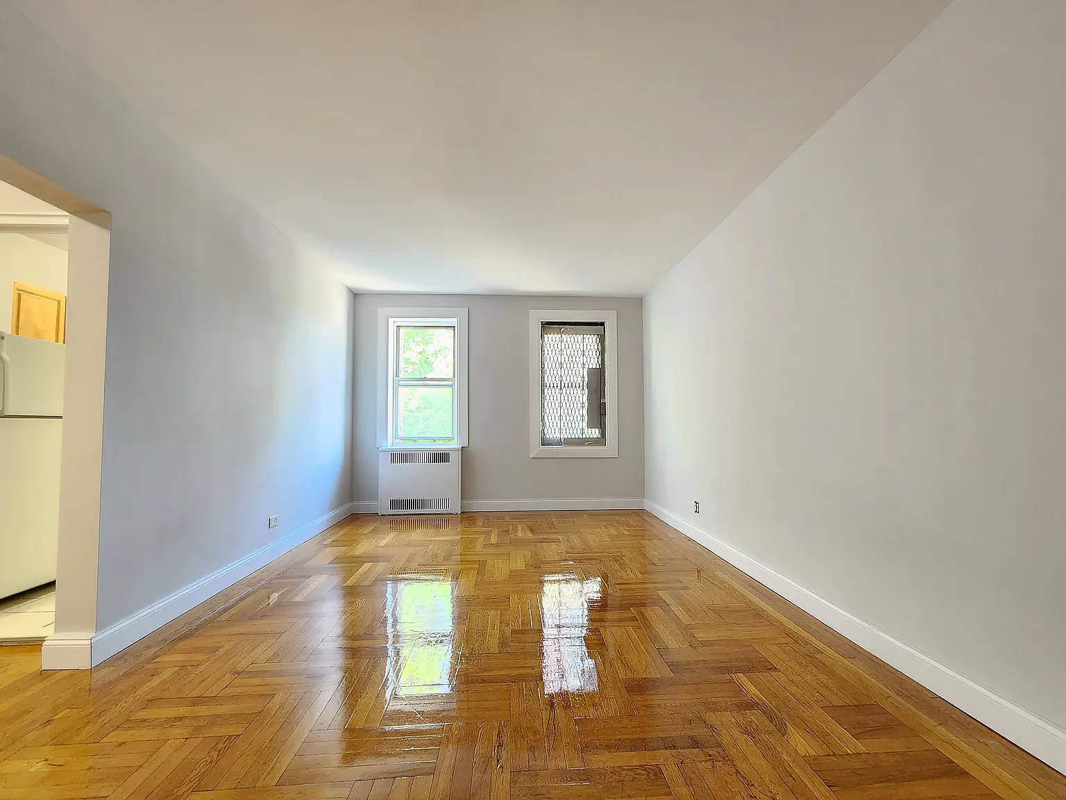 140 Vancortlandt Avenue West — Photo 2