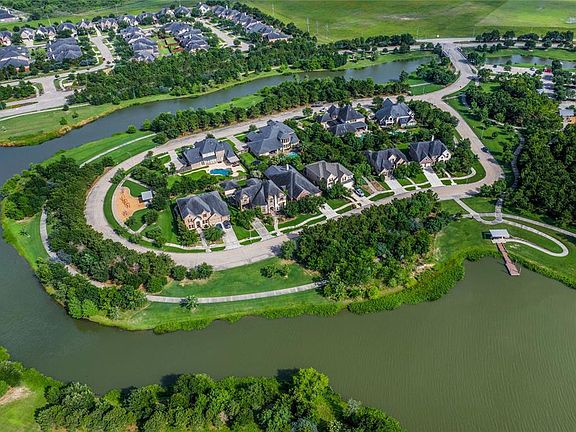 3rd image of 6323 W Lakeshore Lagoon Dr