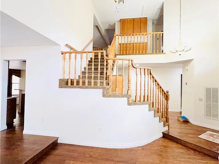 8405 Justine Ct — Photo 18