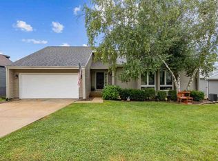 2415 Camelot Ave NW, Cedar Rapids, IA 52405