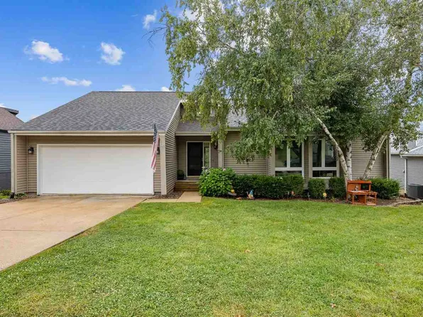2415 Camelot Ave NW, Cedar Rapids, IA 52405