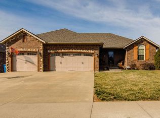 5749 S Eldon Dr, Battlefield, MO 65619