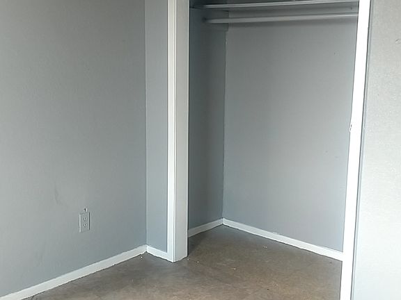 2nd image of 106 Green Point Dr