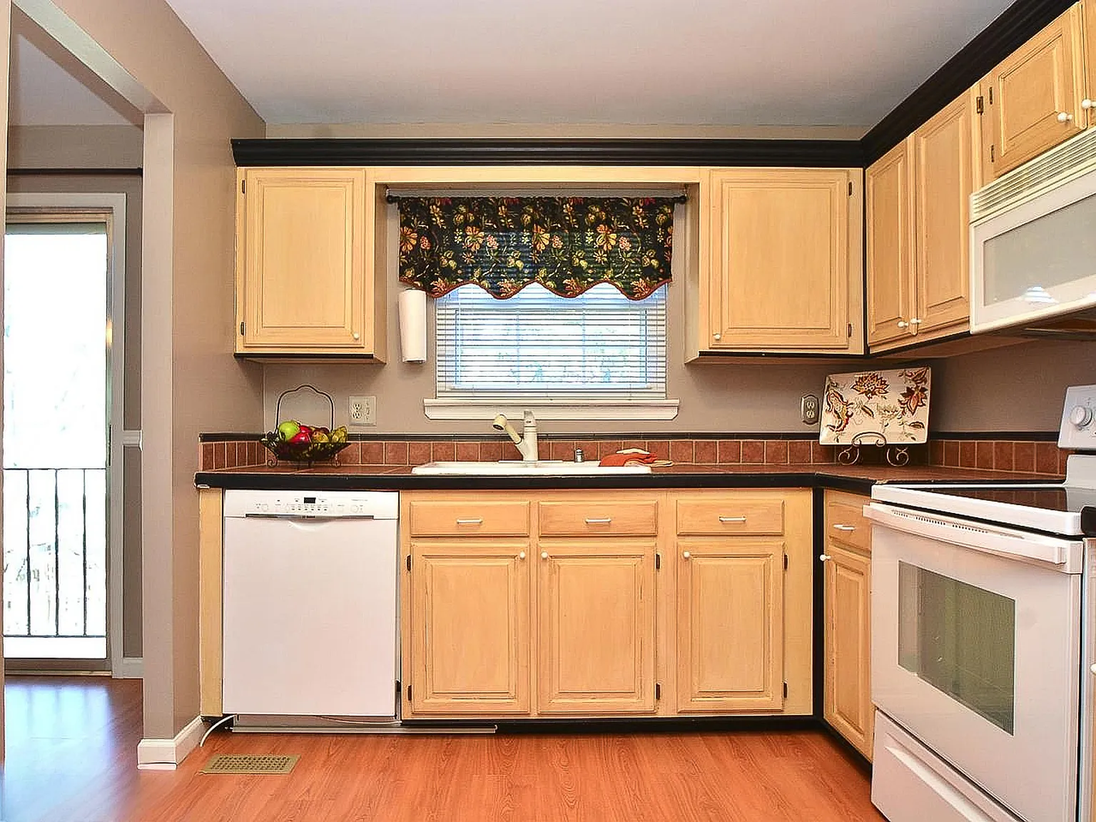 5036 Hilltop Acres Rd — Photo 3