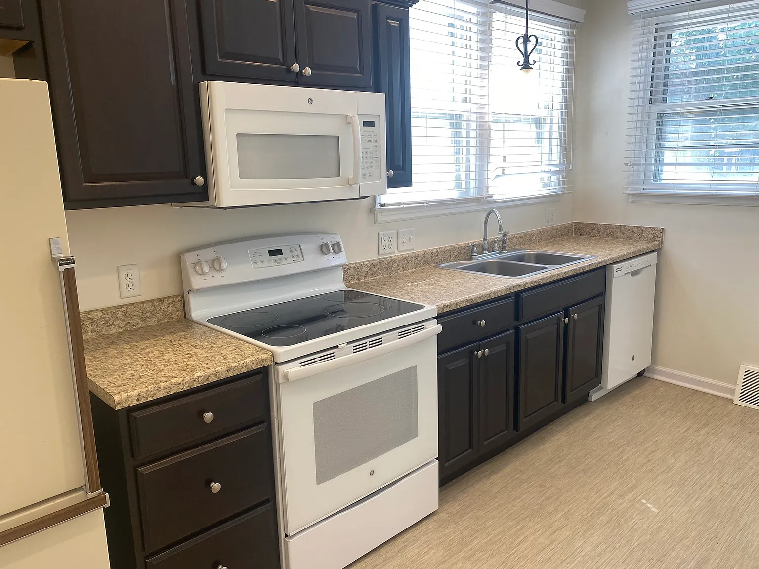 222 E Fairchild St. — Photo 3