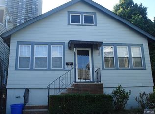 15 Lasher Ln, Edgewater, NJ 07020