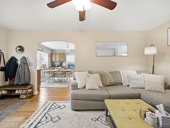 5th image of 4158 Saint Lawrence Ave