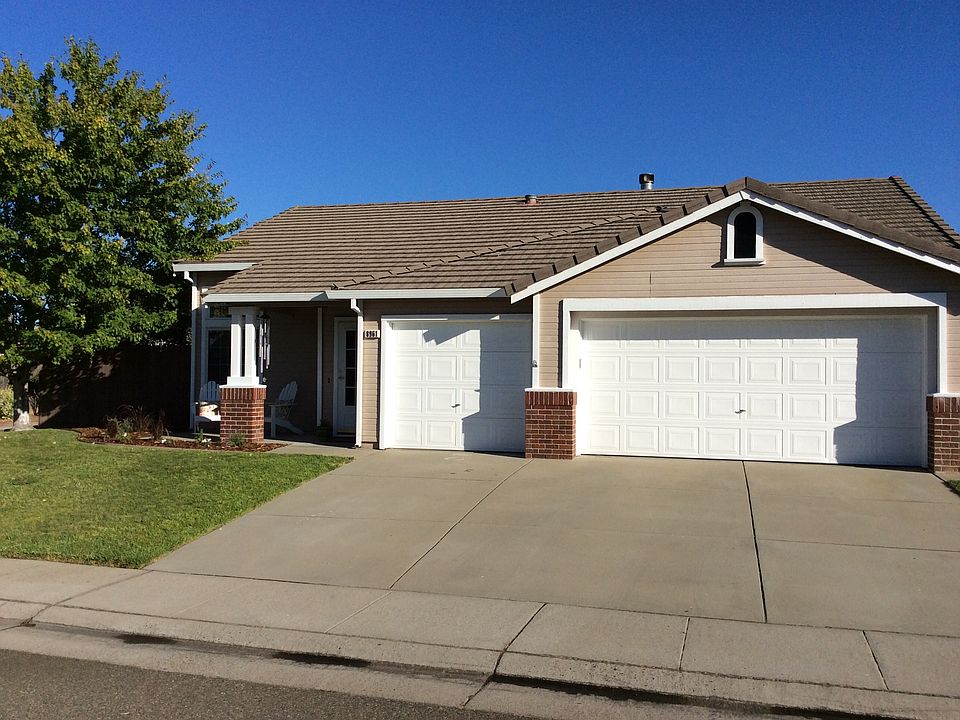 1st image of 8961 Four Seasons Dr