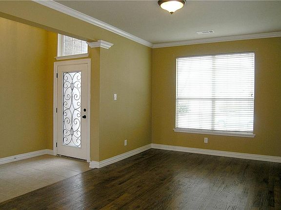 4th image of 4006 Greenwood Way