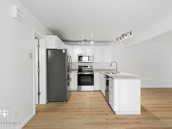 5th image of 17023 Riddell St