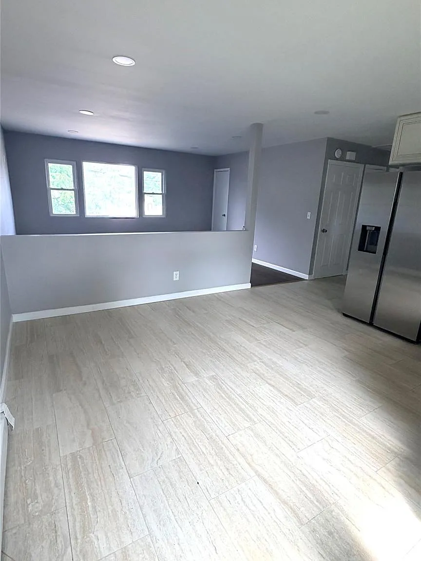 2 bed, 1.0 bath, 900 sqft, $3,100 — Photo 2