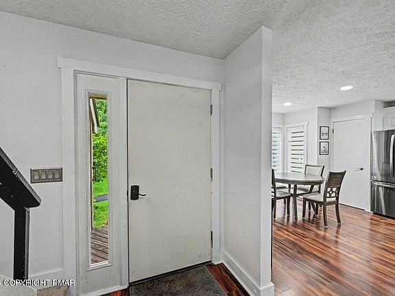 2nd image of 1015 Crestwoods Dr