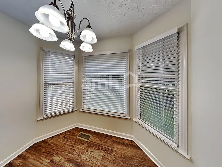307 Briarwood Ln — Photo 8
