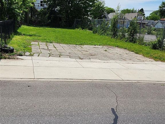 5th image of 13015 Conant St