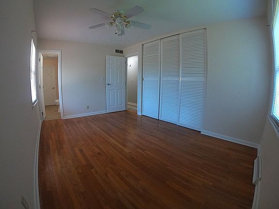 4th image of 821 Royal Ln