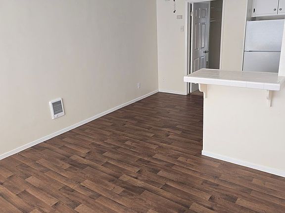 5th image of 3160 Lincoln Ave APT 15