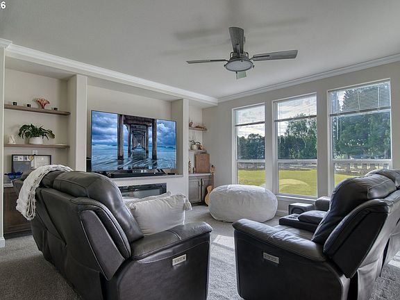 Living Room-Fireplace>