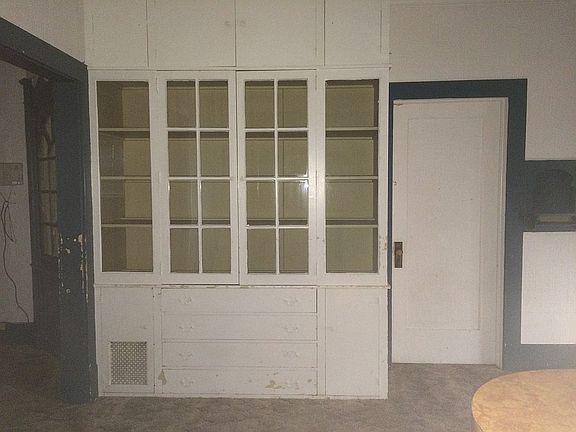 5th image of 702 Cain St