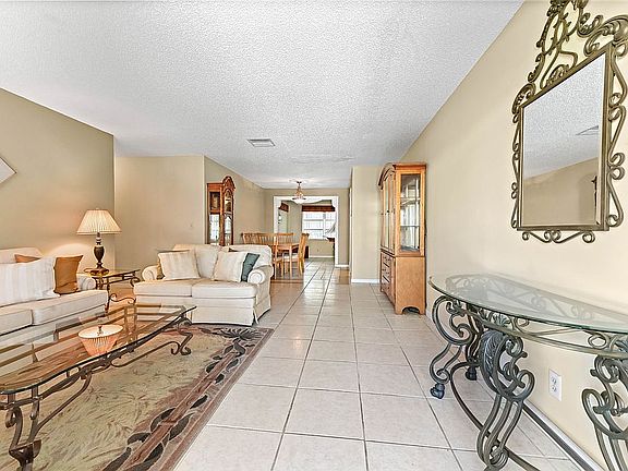 4th image of 1506 SW 18th Dr