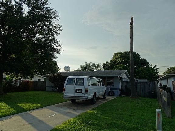 3rd image of 4605 83rd Ter N