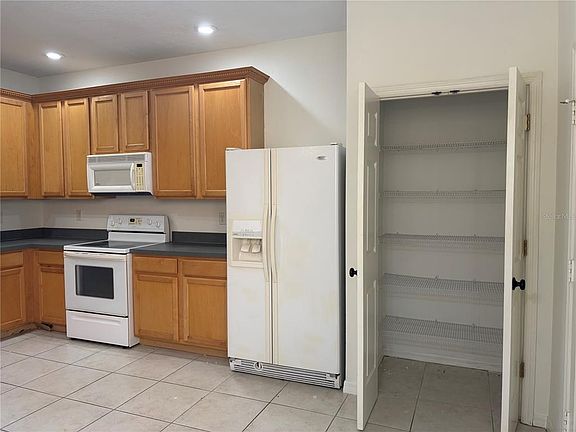 3rd image of 3429 Parkridge Cir #19-103