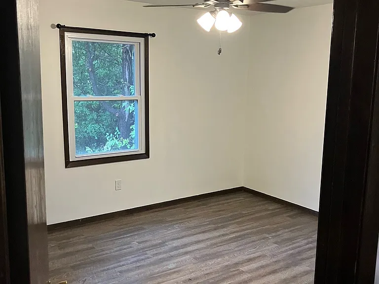 1009 W 8th St #6 — Photo 1