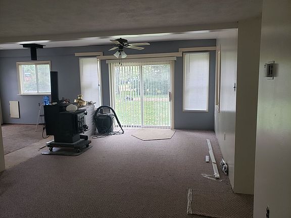 4th image of 4889 Parker St