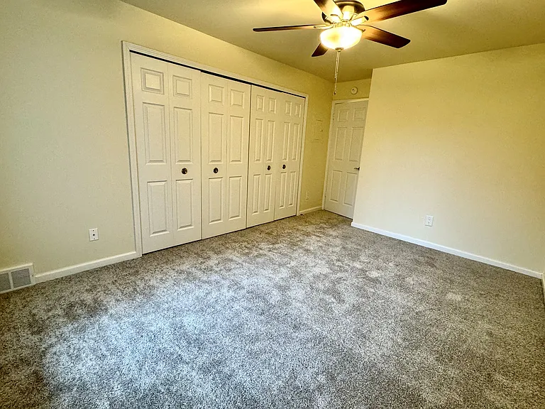 Lakeside Village Apartments — Photo 84