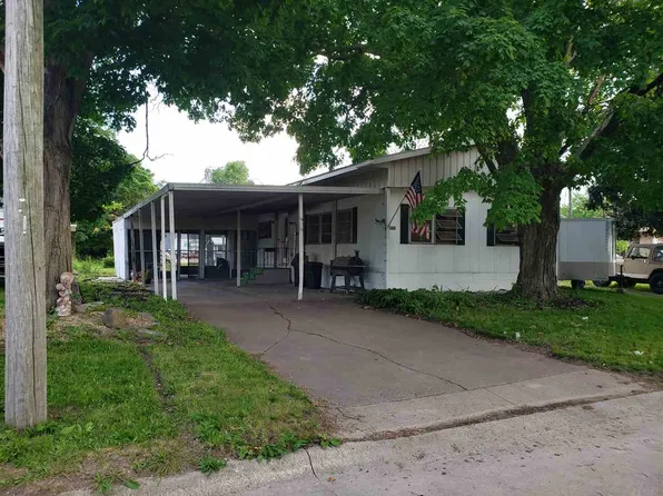 919 Isett Ave, Wapello, IA 52653