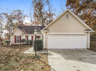 7052 Hunters Bluff Dr, Denver, NC 28037