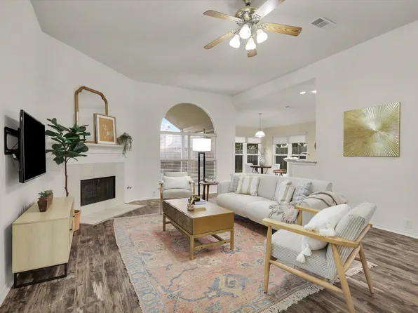 4773 Parkmount Dr, Fort Worth, TX 76137