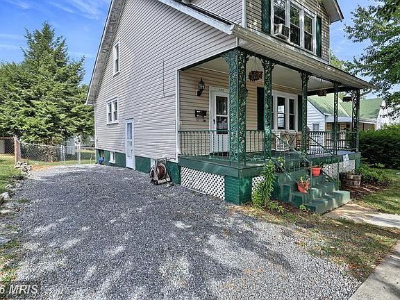 3rd image of 929 Guilford Ave